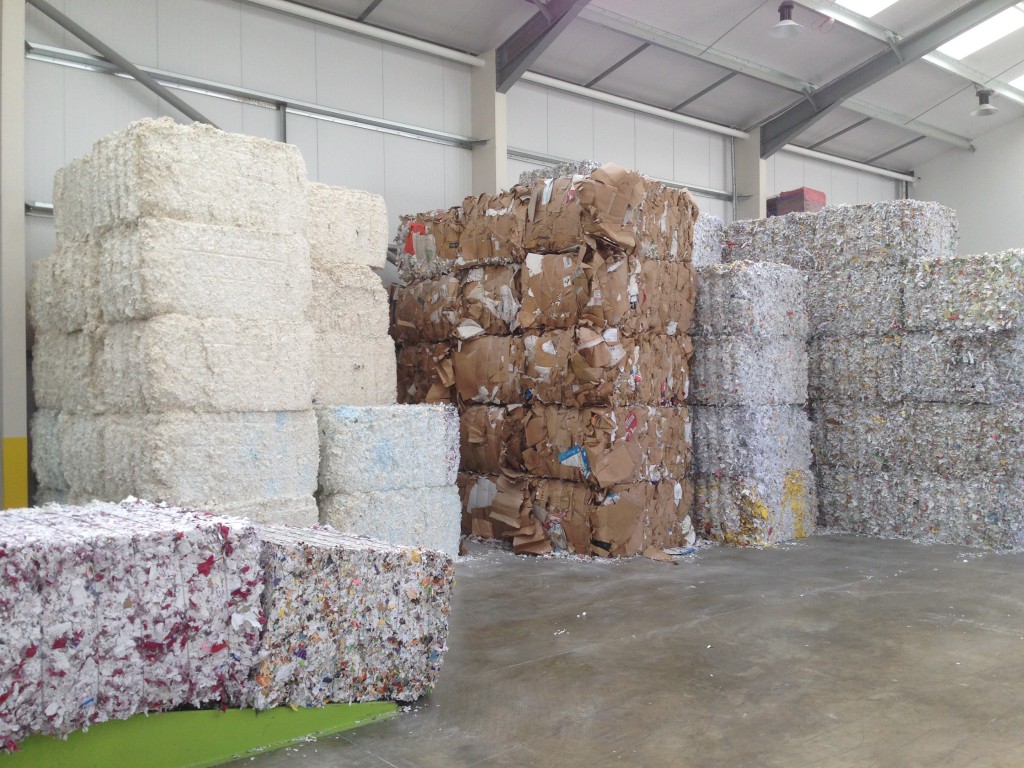 Materials baled in twin ram fully automatic horizontal baler