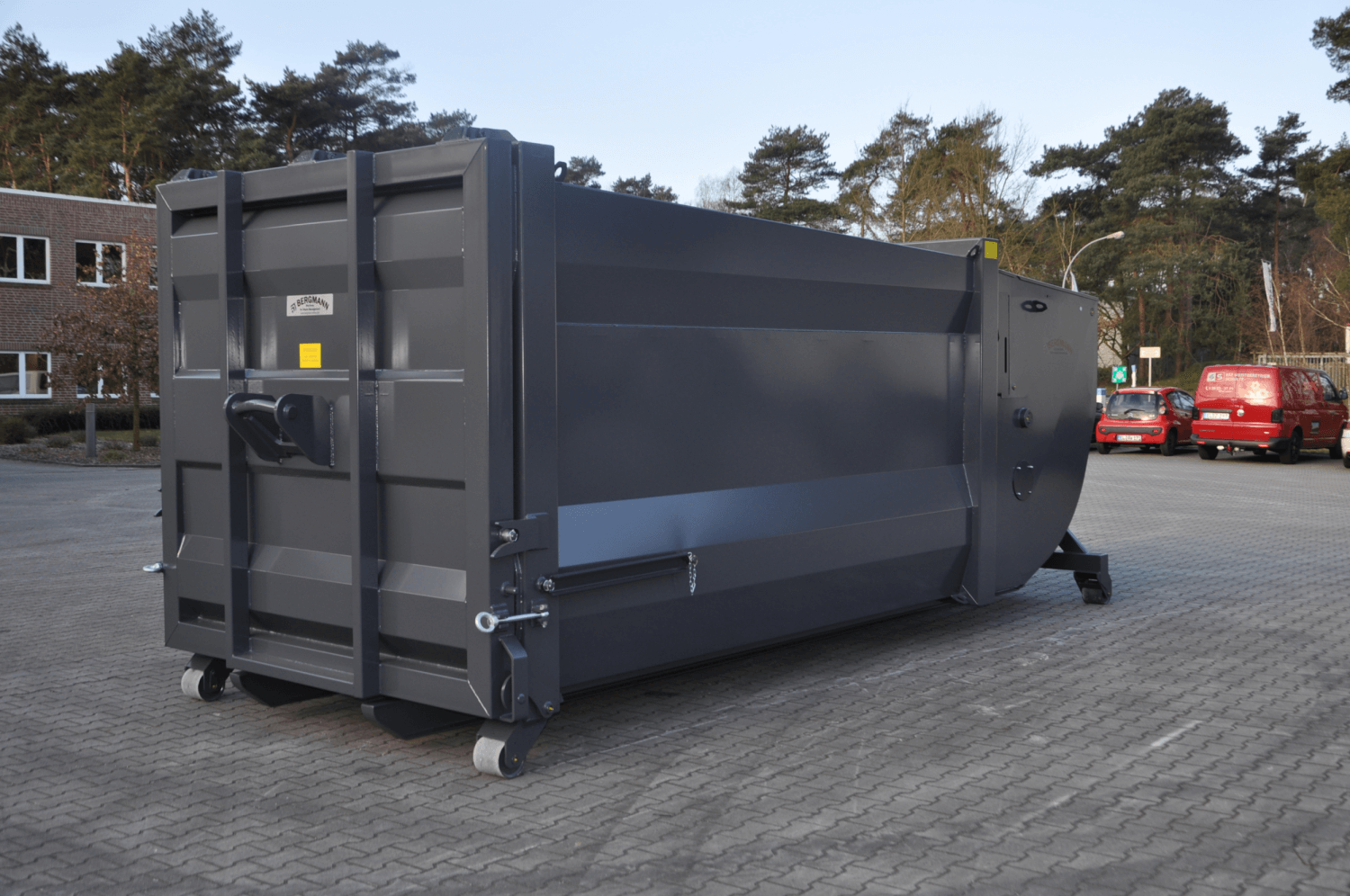 MPB 918 wet waste compactor rear view