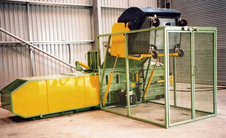 Kenburn Select KH40 Semi Automatic Horizontal Baler with bin lift