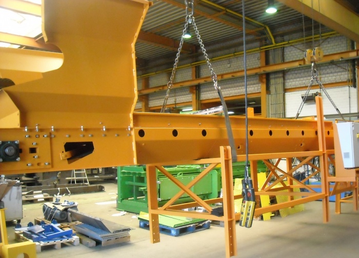 Avermann Roller Belt Conveyor With Feeding Hopper
